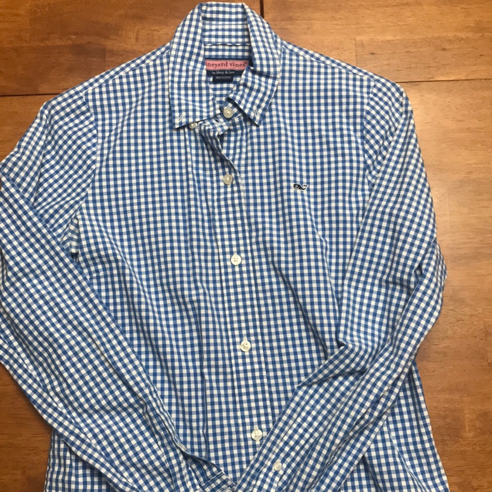 Size 2 Vineyards Vines buttons up